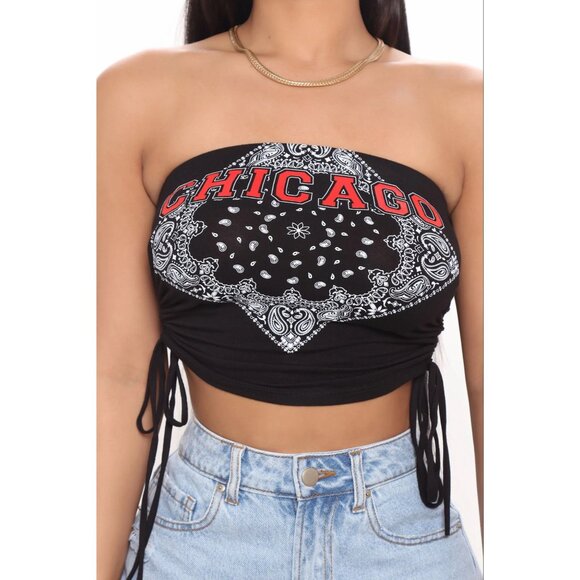 Fashion Nova ✦ Chi Town Bandeau Top ✦ Bandana Print Chicago Graphic Ruched L NWT - Picture 2 of 3